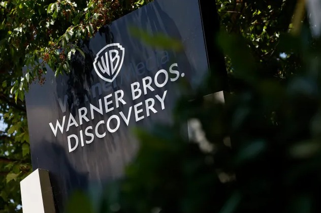 Warner Bros Discovery evalúa opciones para enfrentar deuda